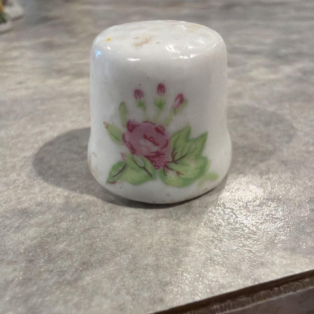 Collectible Vintage Porcelain Small Thimble Hand‎ Painted Purple Flower